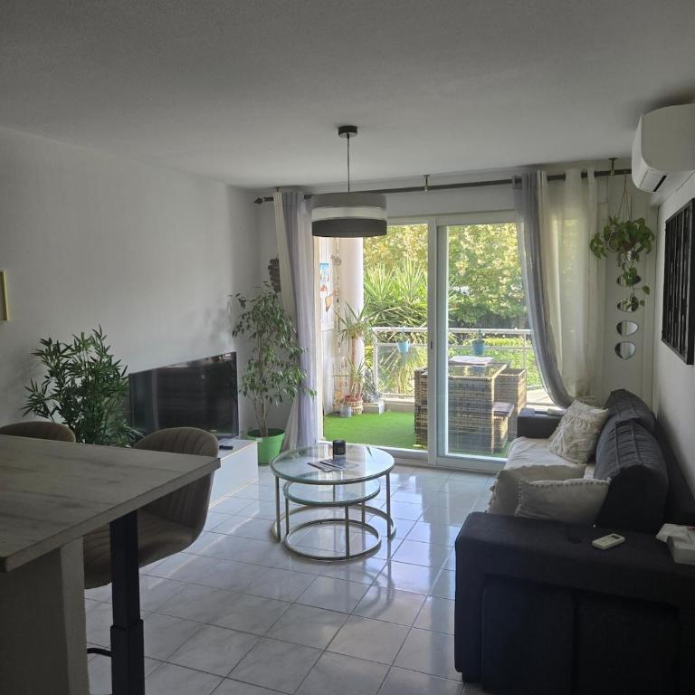 Very well-located apartment in Golfe Juan with a locked garage - Appartement 1 Chambre - 13