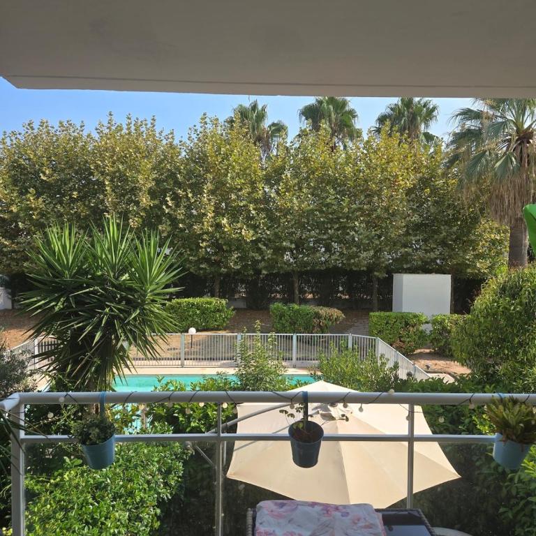 Very well-located apartment in Golfe Juan with a locked garage - Appartement 1 Chambre - 14