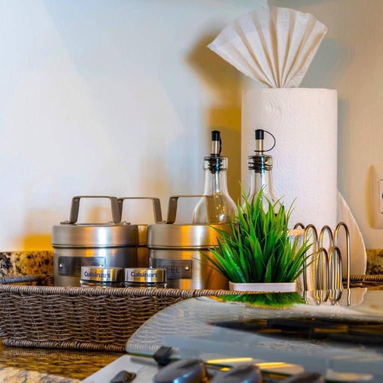 Cozy Cabo Condo 2BR, Shared Pool, Gated Community, 20 Walk to Beach - Casa - 24