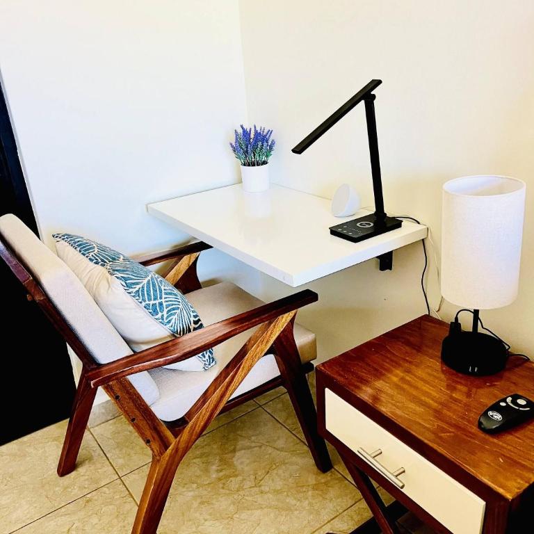 Cozy Cabo Condo 2BR, Shared Pool, Gated Community, 20 Walk to Beach - Casa - 39