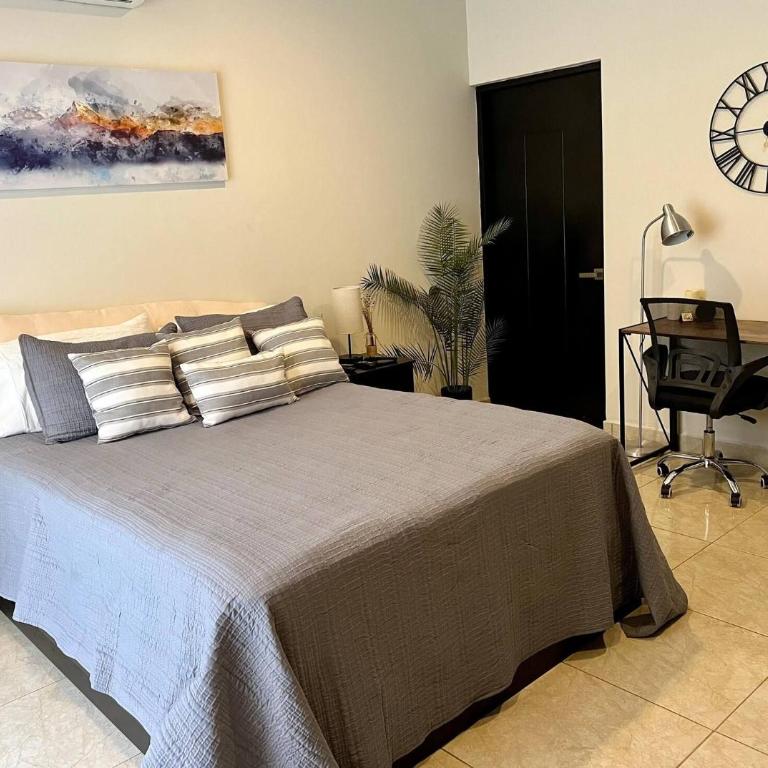 Cozy Cabo Condo 2BR, Shared Pool, Gated Community, 20 Walk to Beach - Casa - 42