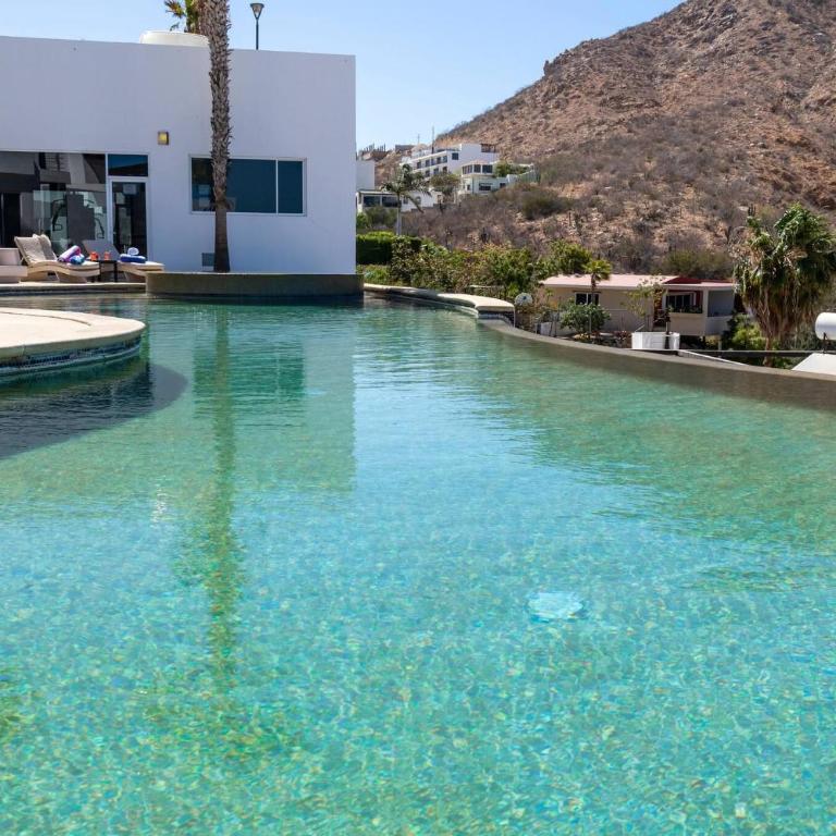 Cozy Cabo Condo 2BR, Shared Pool, Gated Community, 20 Walk to Beach - Casa - 53
