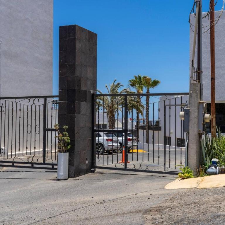 Cozy Cabo Condo 2BR, Shared Pool, Gated Community, 20 Walk to Beach - Casa - 59