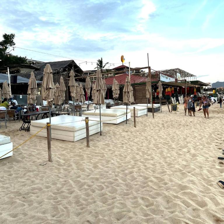 Cozy Cabo Condo 2BR, Shared Pool, Gated Community, 20 Walk to Beach - Casa - 85