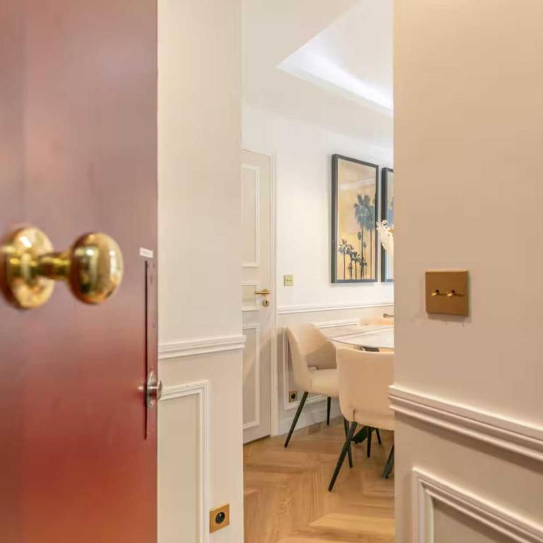  - Room #1714268301 - 11