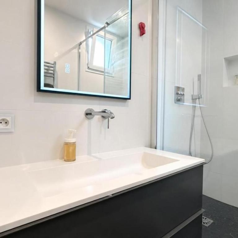  - Room #1714320501 - 30