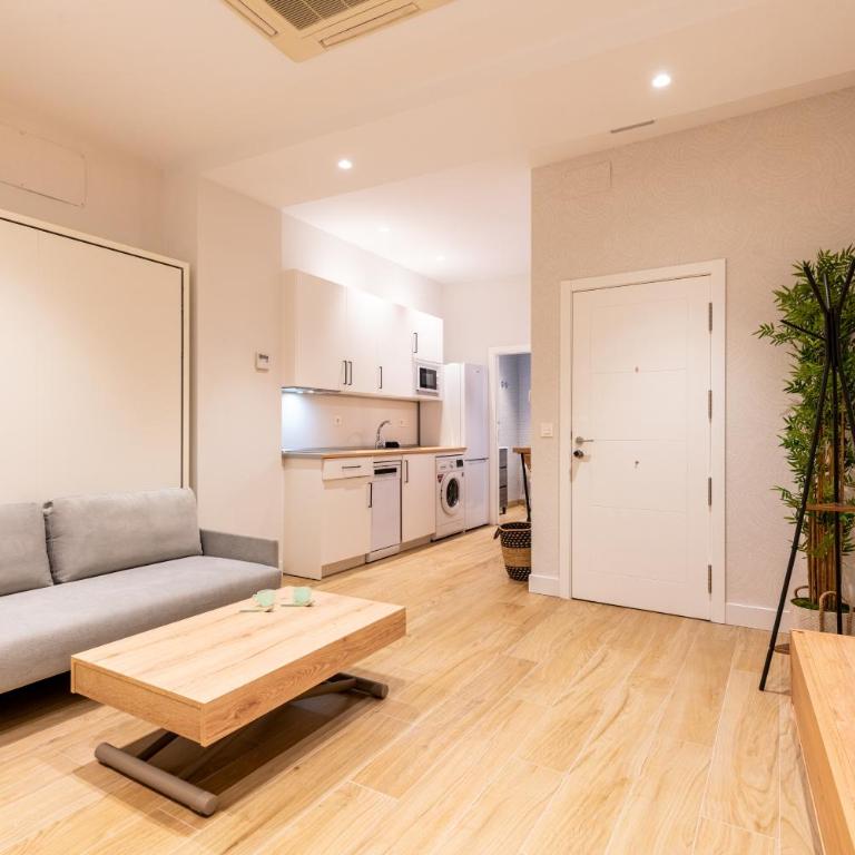 SevilleBnB Group- Santa Barbara Central Suites, Sevilla center - Room #767265107 - 1