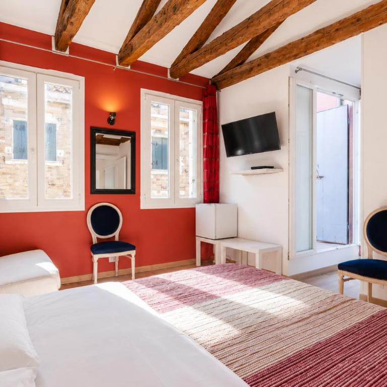  - Room #1714356701 - 12