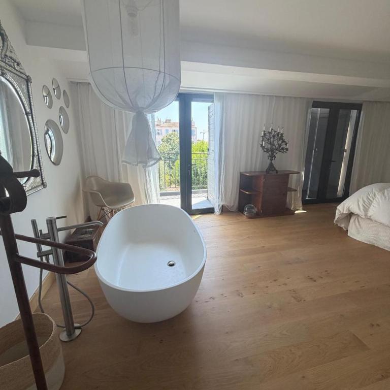  - Room #1714376501 - 32
