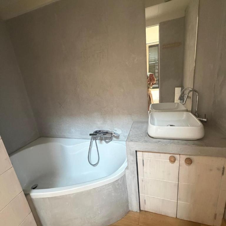  - Room #1714376501 - 36