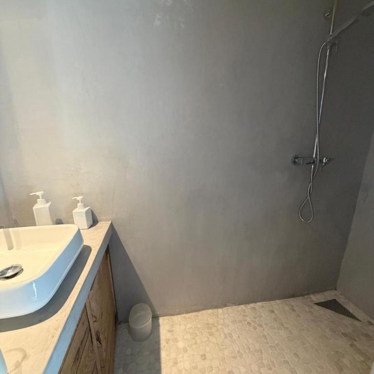  - Room #1714376501 - 42