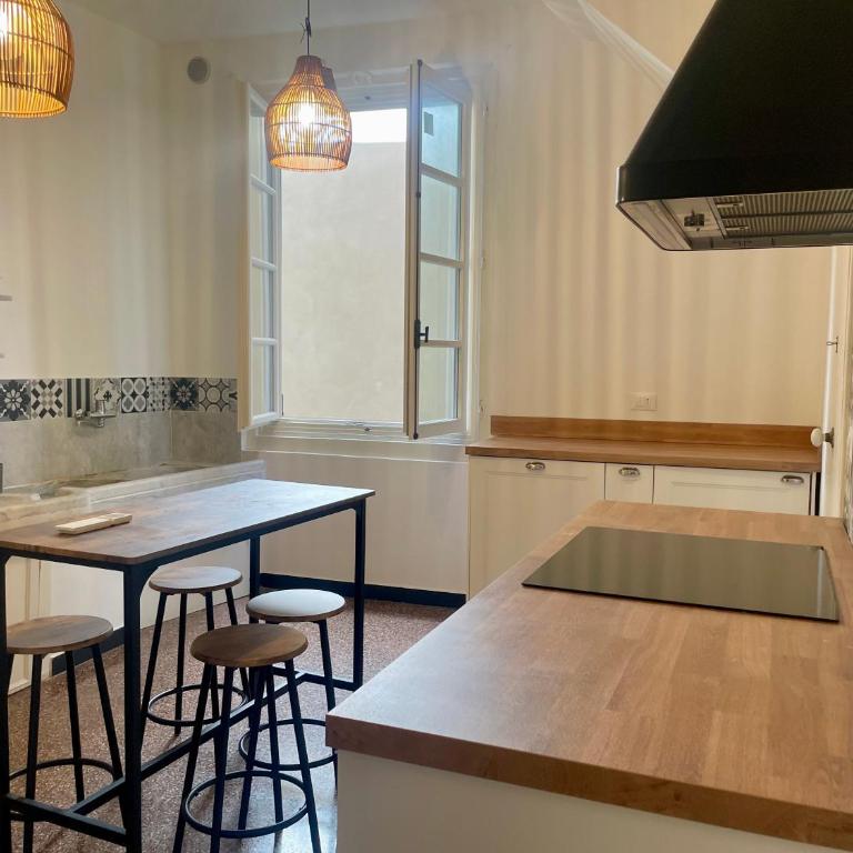 Happy Family Apartments Historical Luxury B - Appartamento con 2 Camere da Letto - 4