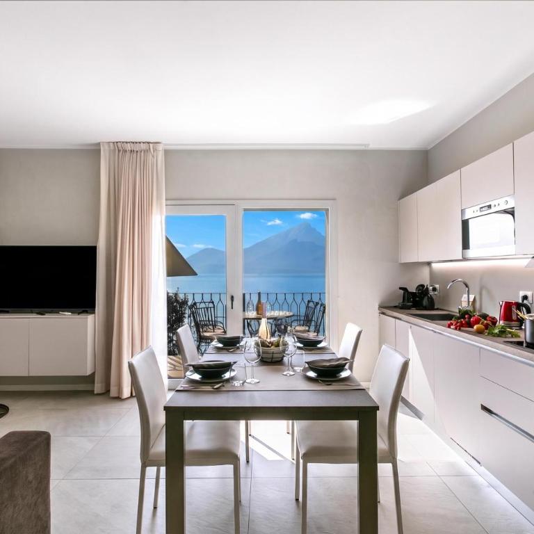 Villa Mercurio - One Bedroom Apartment with Lake View 3 - 4