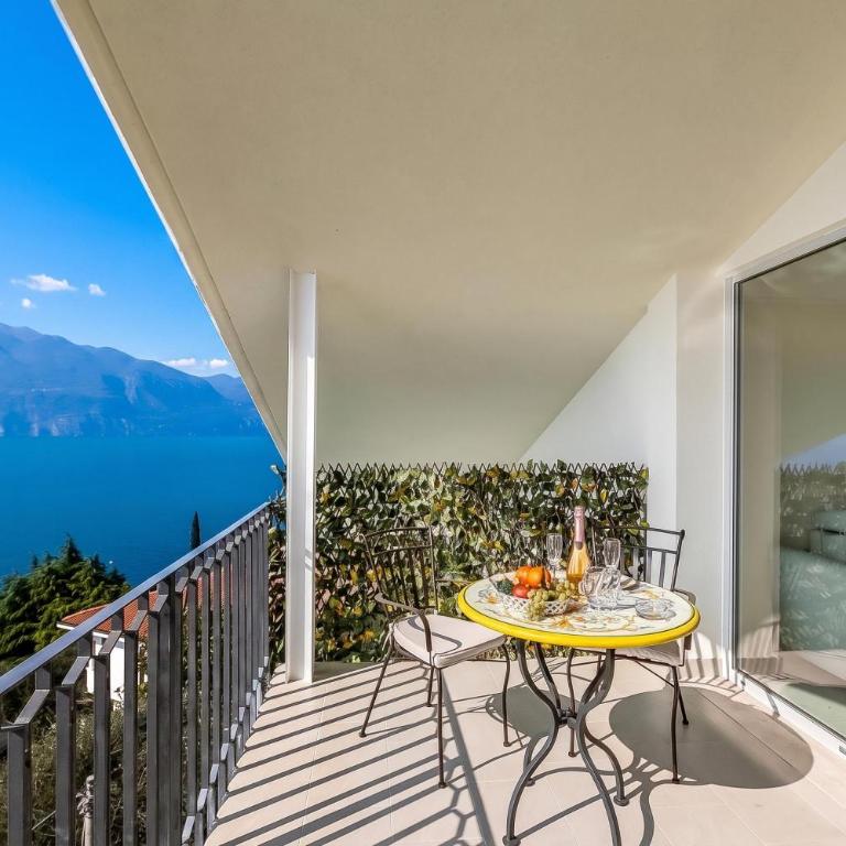 Villa Mercurio - One Bedroom Apartment with Lake View 1 - 8