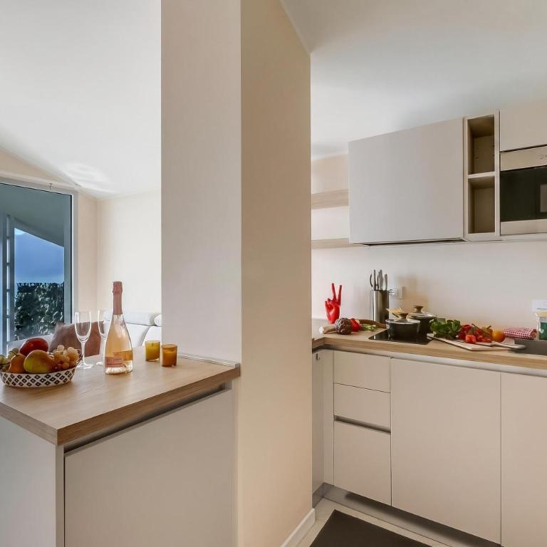 Villa Mercurio - One Bedroom Apartment with Lake View 1 - 9