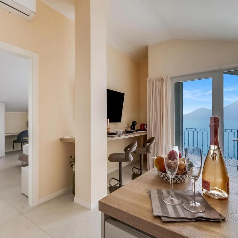 Villa Mercurio - One Bedroom Apartment with Lake View 1 - 13