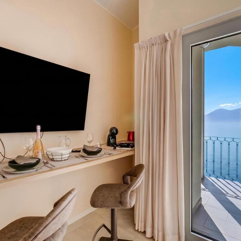 Villa Mercurio - One Bedroom Apartment with Lake View 1 - 14
