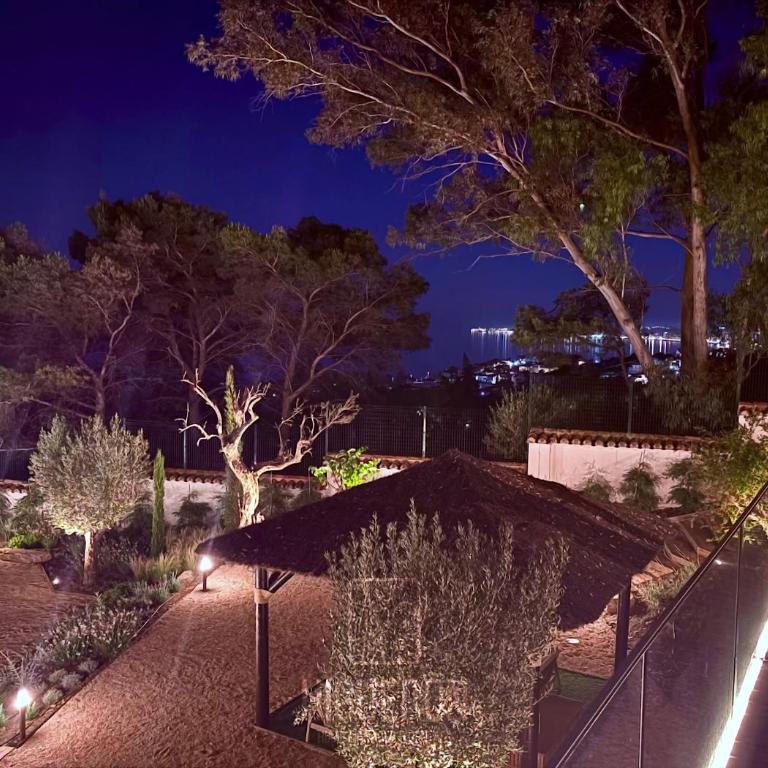 HigueronRentals Centinela - Three-Bedroom Villa - 60