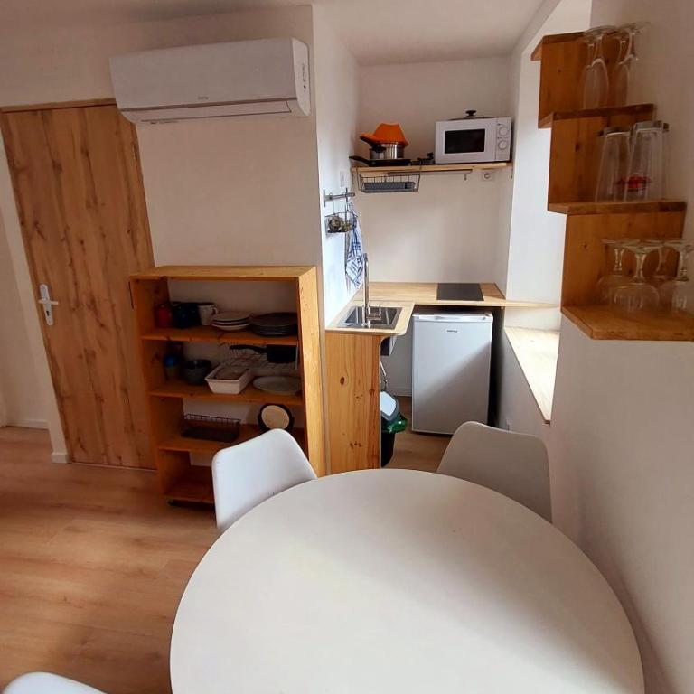 Large Private Room Near Colmar Center with Free Public Parking - Room #1568848802 - 5