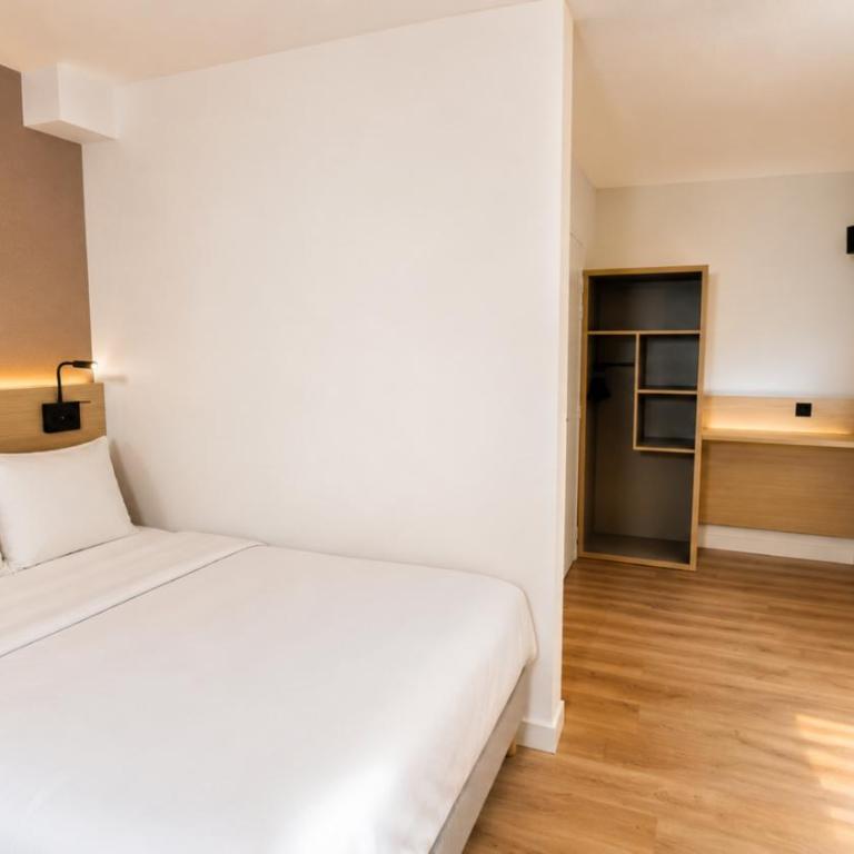 Kyriad ECO - Tours Nord - Comfort Room with One Queen Bed - 1