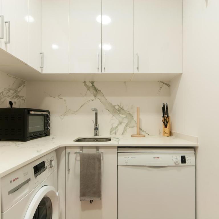 Historic Gothic 3BR2BA AC Work Desk - Apartamento - 11