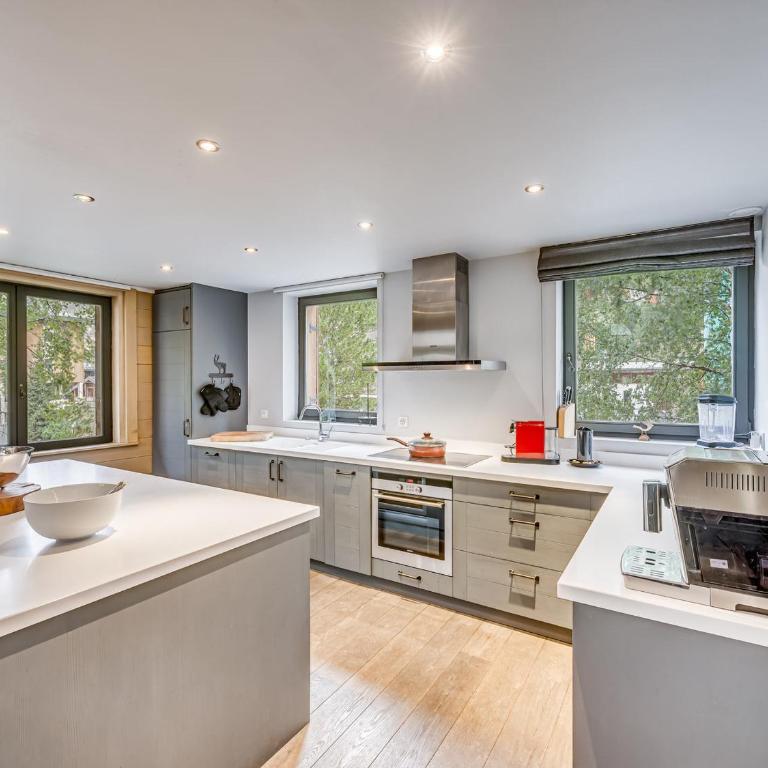 Appartement de standing avec terrasse plein sud, centre Val d'Isère, proche pistes, 8 personnes - Appartement 4 Chambres - 7