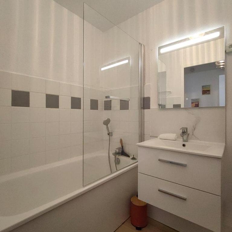 - Room #1714417501 - 18