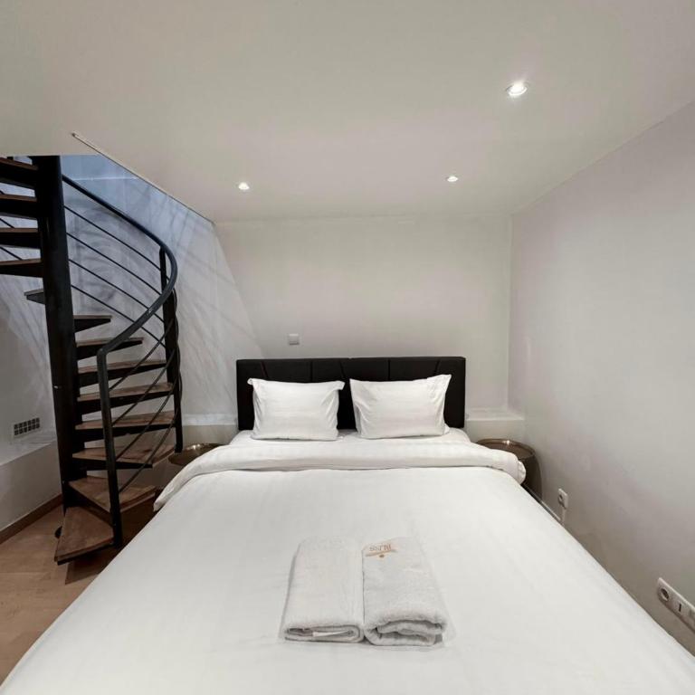  - Room #1714419201 - 3