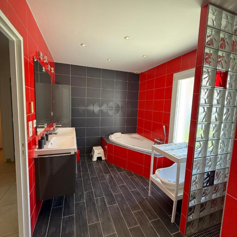  - Room #1714448201 - 13