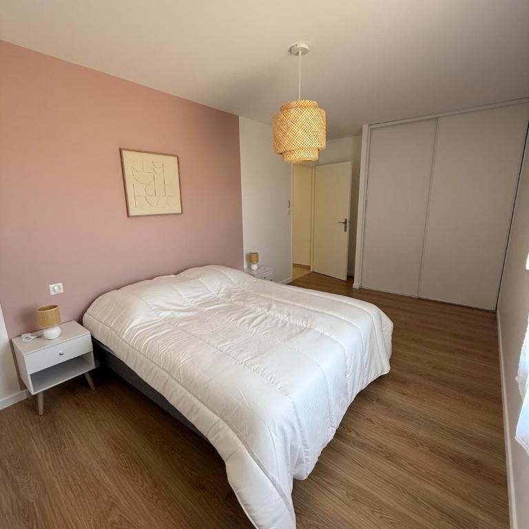  - Room #1714448201 - 18