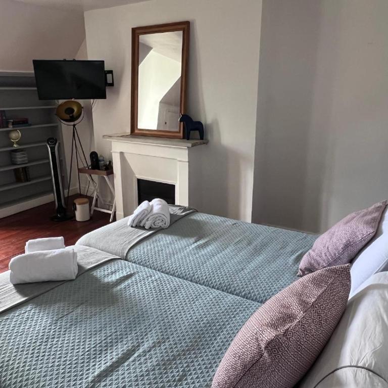 Maison Pol Amboise - Chambre Double ou Lits Jumeaux avec Salle de Bains Commune - 5