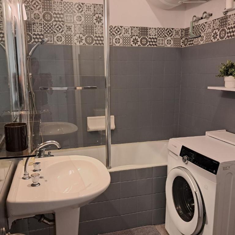Altitude 930 centre ville bel appartement au calme - Two-Bedroom Apartment with Mountain View - 48