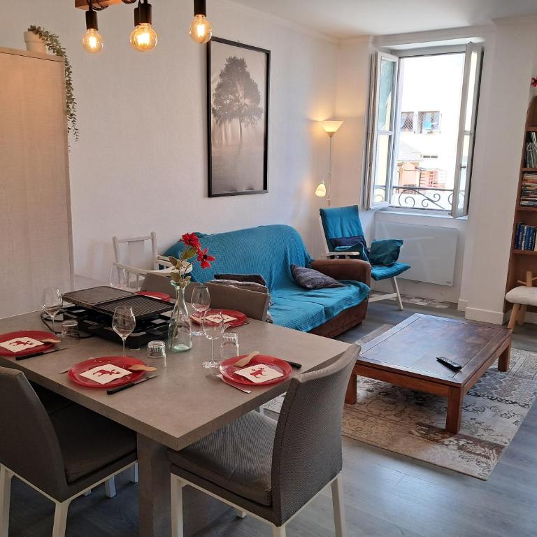 Altitude 930 centre ville bel appartement au calme - Two-Bedroom Apartment with Mountain View - 45