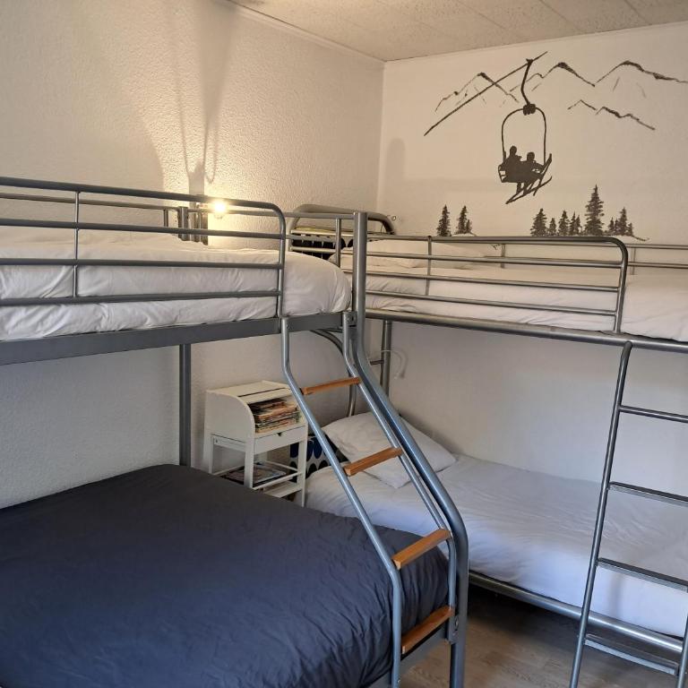 Altitude 930 centre ville bel appartement au calme - Two-Bedroom Apartment with Mountain View - 41