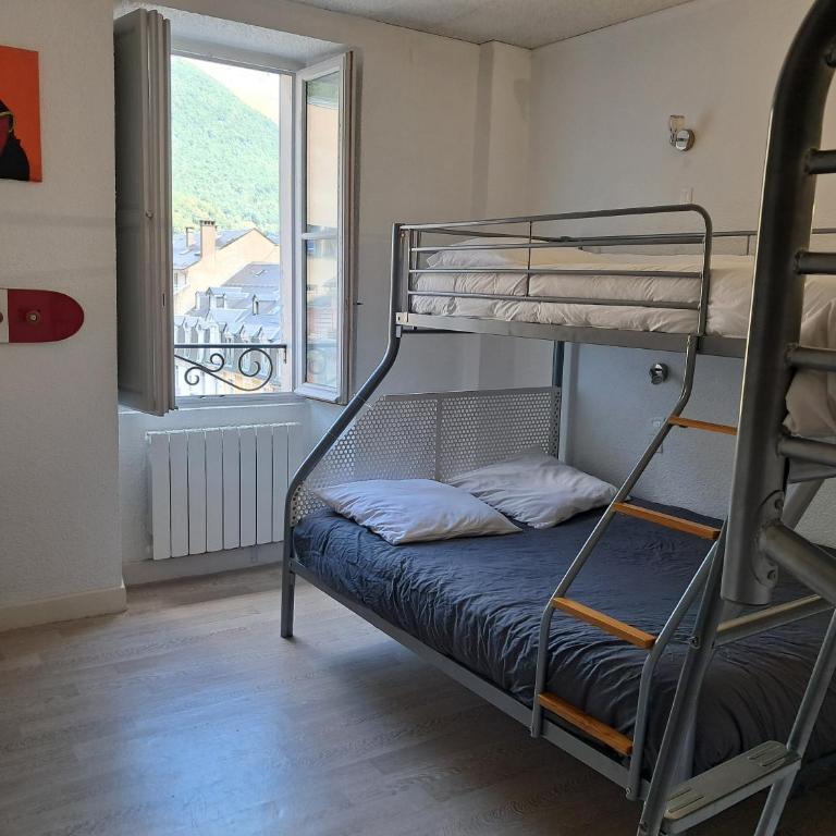 Altitude 930 centre ville bel appartement au calme - Two-Bedroom Apartment with Mountain View - 39