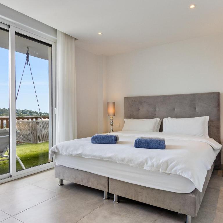 La Cala de Mijas Apartment - Pools, Gym & Padel - Three-Bedroom Apartment - 16