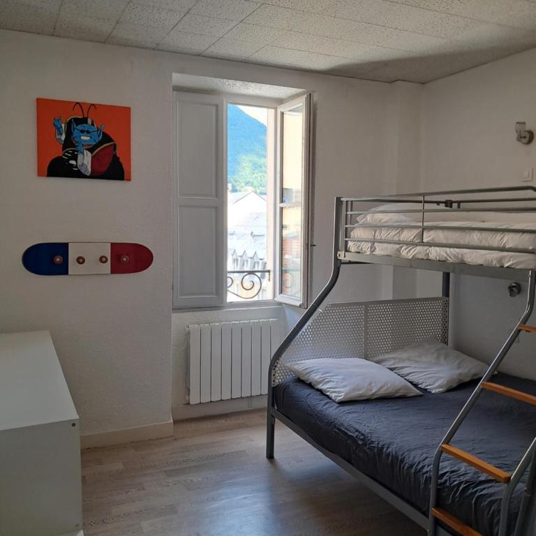 Altitude 930 centre ville bel appartement au calme - Two-Bedroom Apartment with Mountain View - 40
