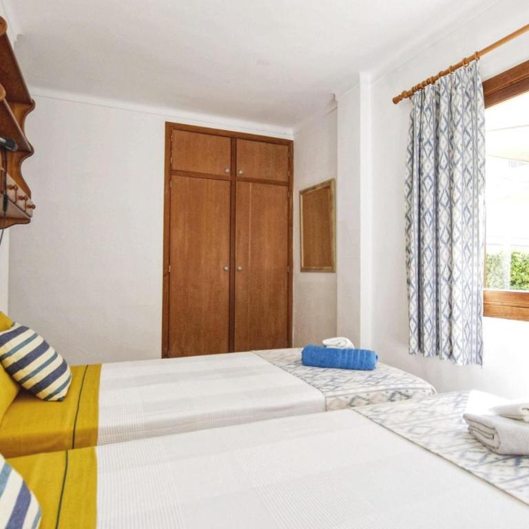 Cora - Three-Bedroom House - 4