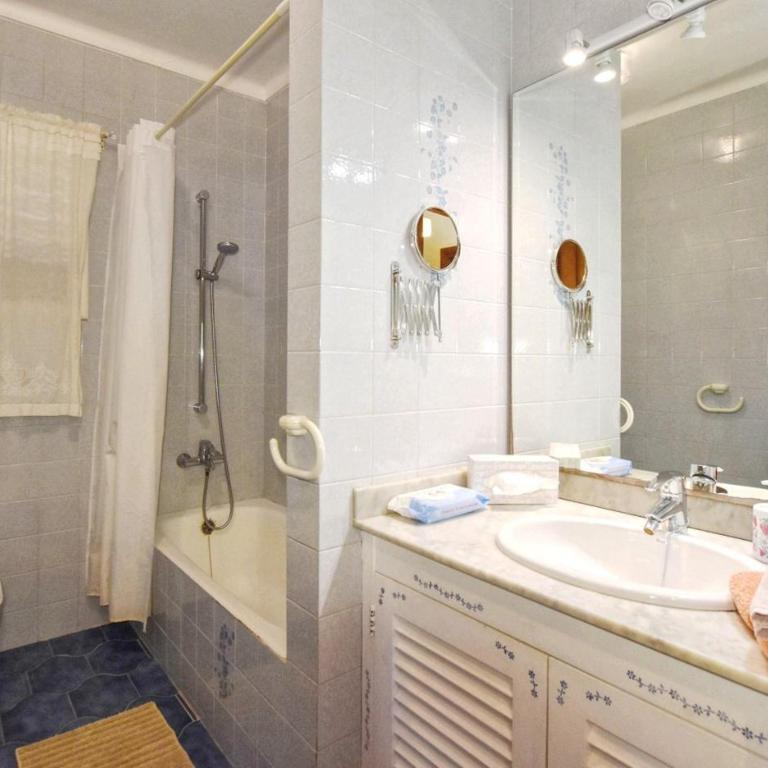 Cora - Three-Bedroom House - 8