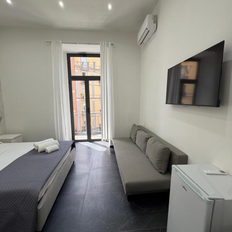 Valentino station 32 - Quadruple Room with Balcony - 2