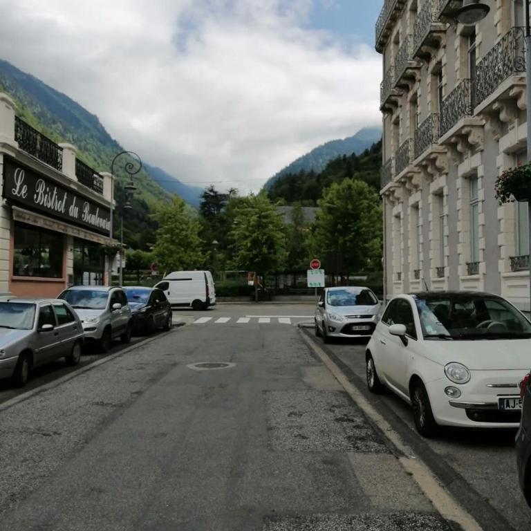 Altitude 930 centre ville bel appartement au calme - Two-Bedroom Apartment with Mountain View - 5