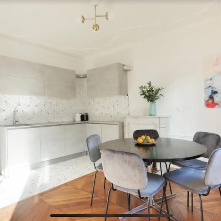 Elegant and Confortable long stay in Paris - Room #1714494901 - 3