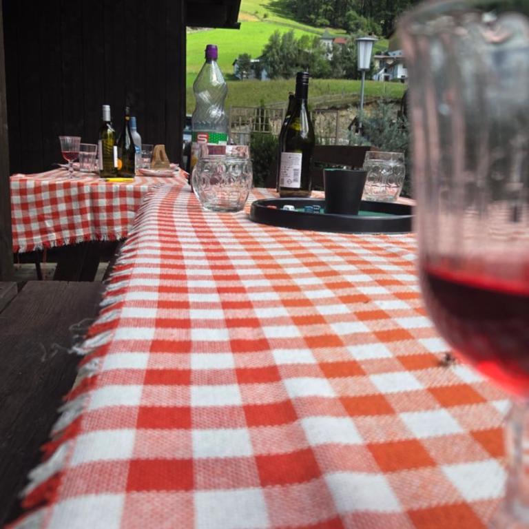 FERIENHAUS BERGBLICK 10-25 PERS Urig, echt & perfekt für Familien und Freunde Ideal für unvergessliche Tage mit traumhaftem Bergpanorama - Haus mit 8 Schlafzimmern - 32