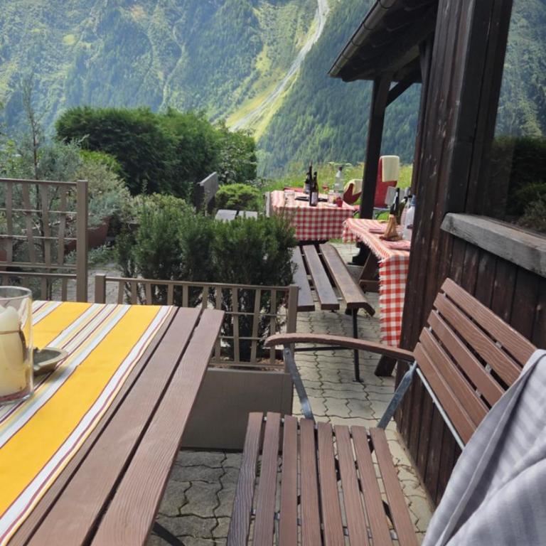 FERIENHAUS BERGBLICK 10-25 PERS Urig, echt & perfekt für Familien und Freunde Ideal für unvergessliche Tage mit traumhaftem Bergpanorama - Haus mit 8 Schlafzimmern - 33
