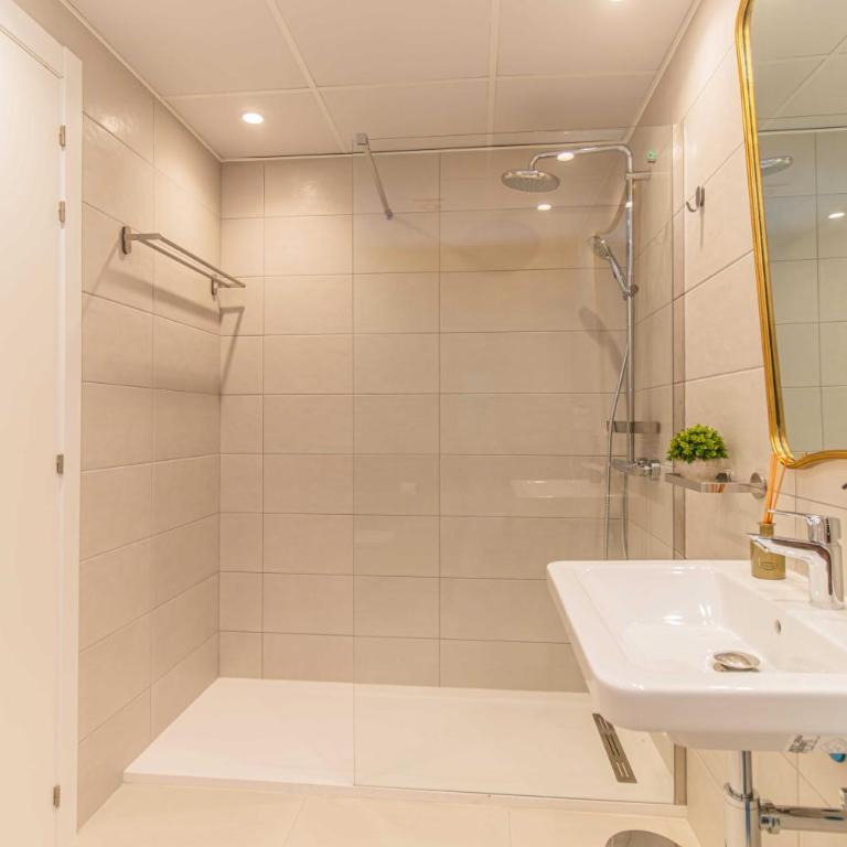  - Room #1714505401 - 5