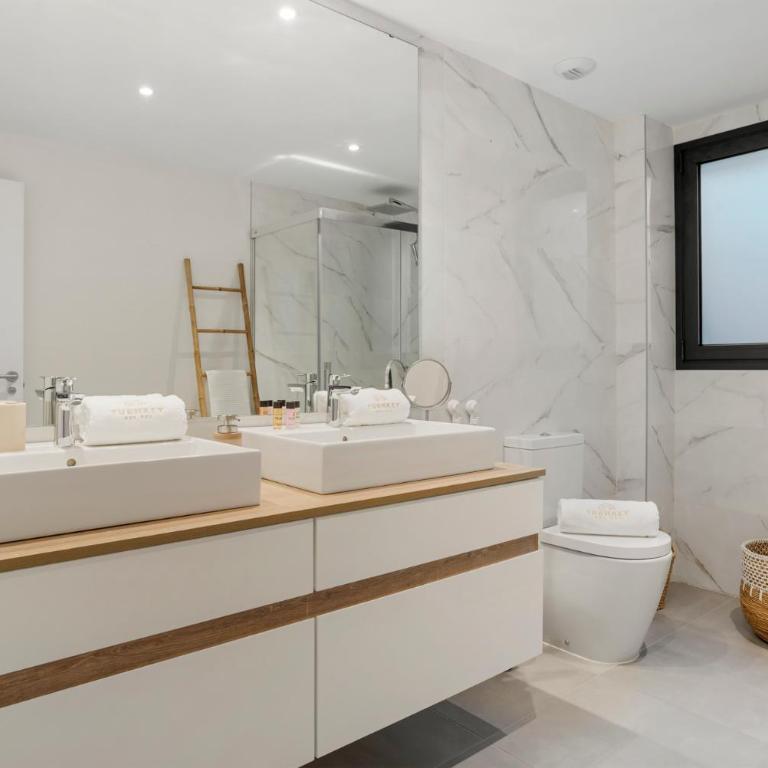 Luxury 3BR Apartment with Private Terrace - Three-Bedroom Apartment - 5