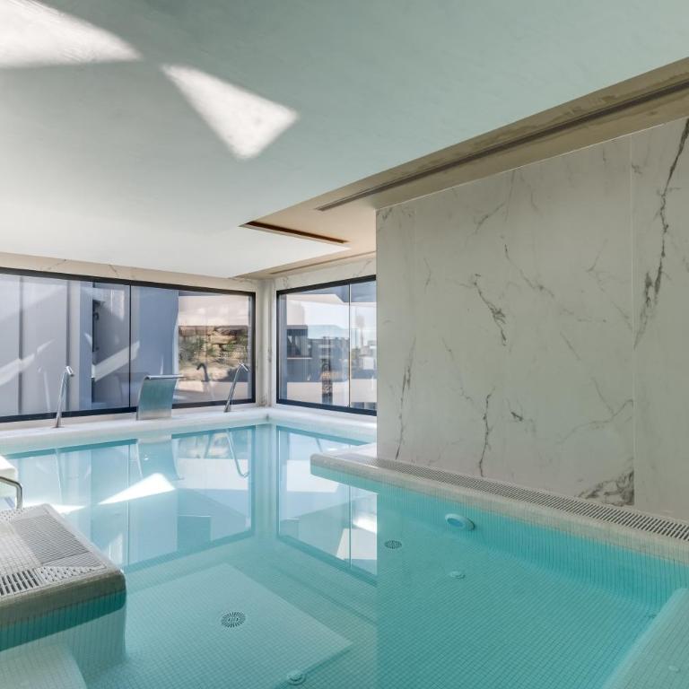 Luxury 3BR Apartment with Private Terrace - Three-Bedroom Apartment - 20