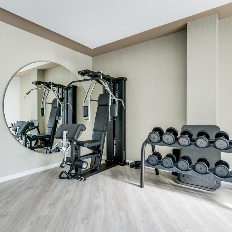 Luxury 3BR Apartment with Private Terrace - Three-Bedroom Apartment - 36