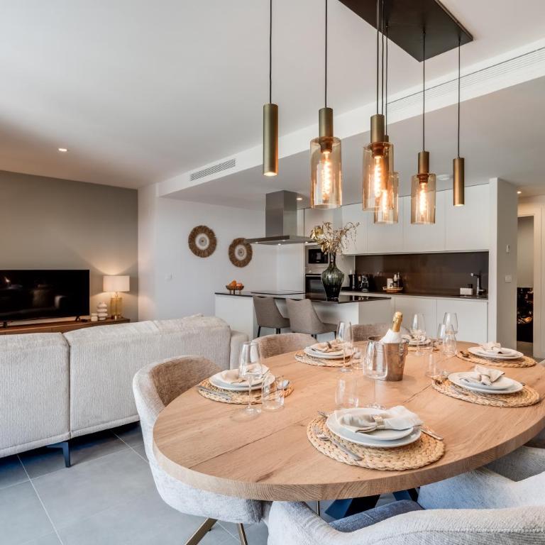Luxury 3BR Apartment with Private Terrace - Three-Bedroom Apartment - 24