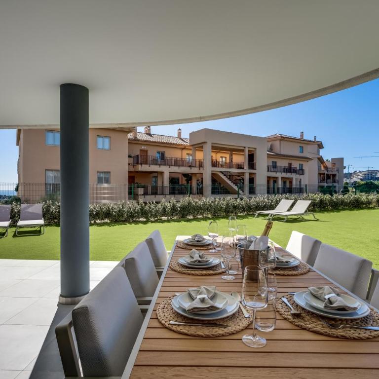 Luxury 3BR Apartment with Private Terrace - Three-Bedroom Apartment - 31